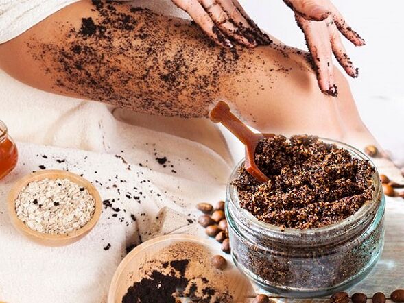 Coffee scrub that saves cellulite and fat deposits. 
