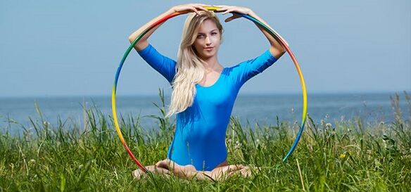 Thanks to hula-hoop twisting you can lose weight without dieting and get rid of abdominal fat