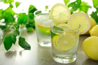 the water with lemon